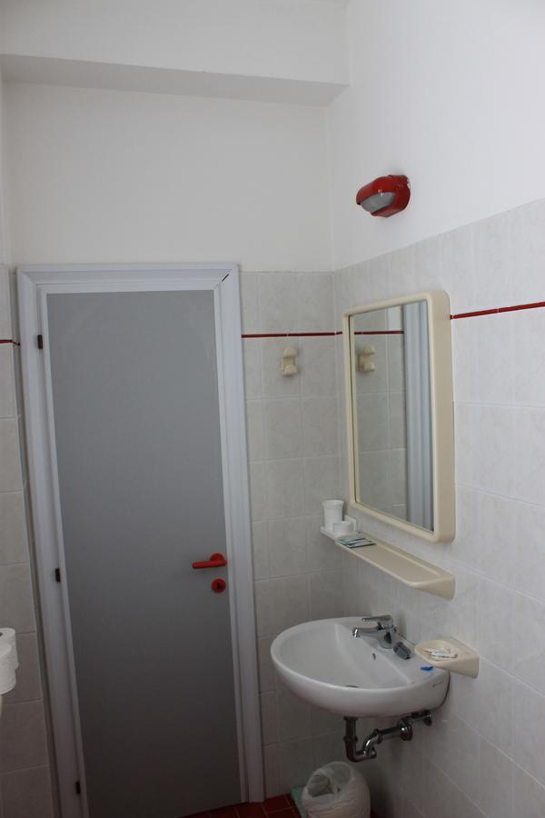 Hotel Susanna Римини Номер фото