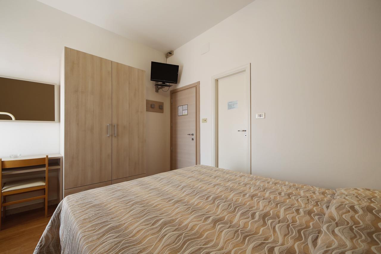 Hotel Susanna Римини Номер фото
