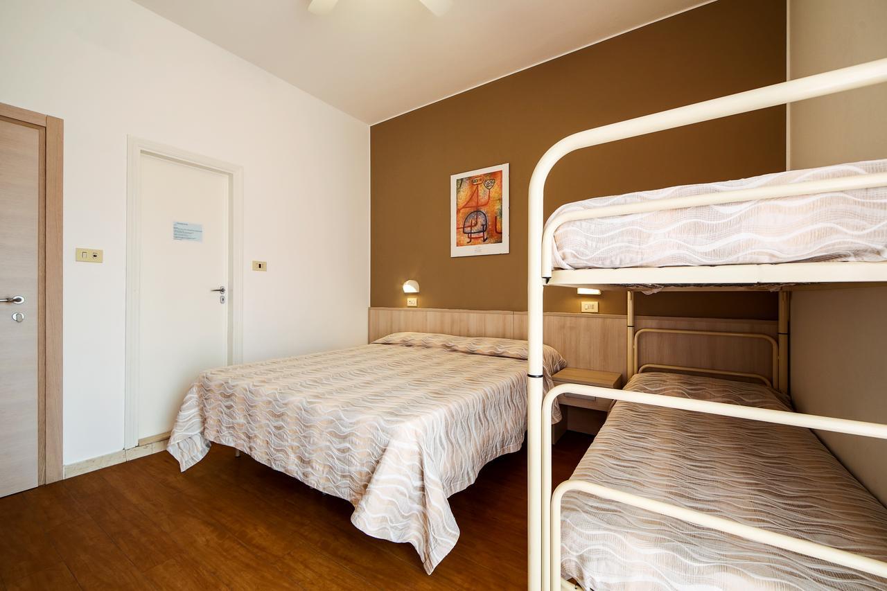 Hotel Susanna Римини Экстерьер фото