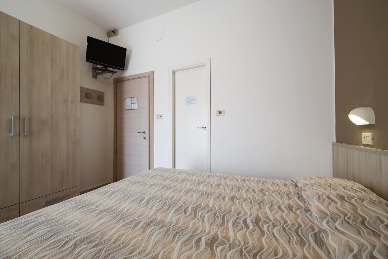 Hotel Susanna Римини Номер фото