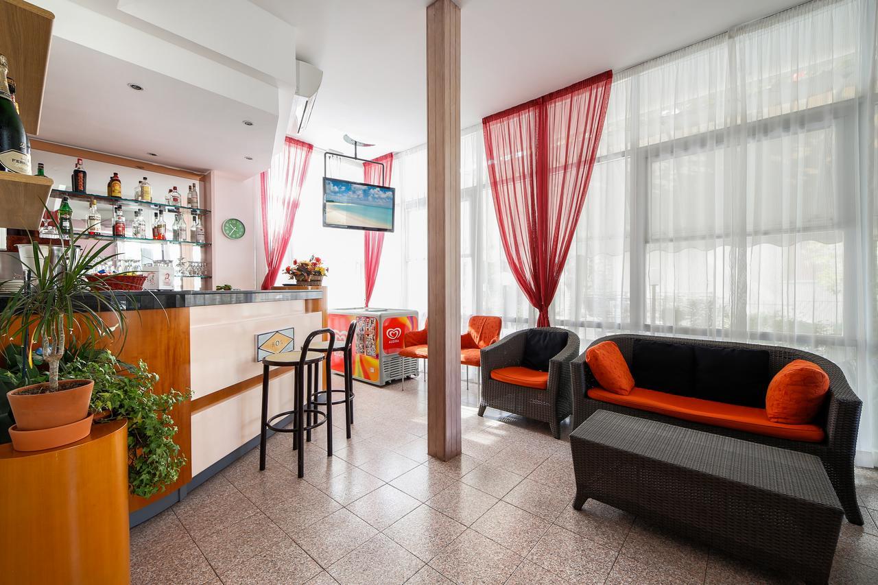 Hotel Susanna Римини Экстерьер фото