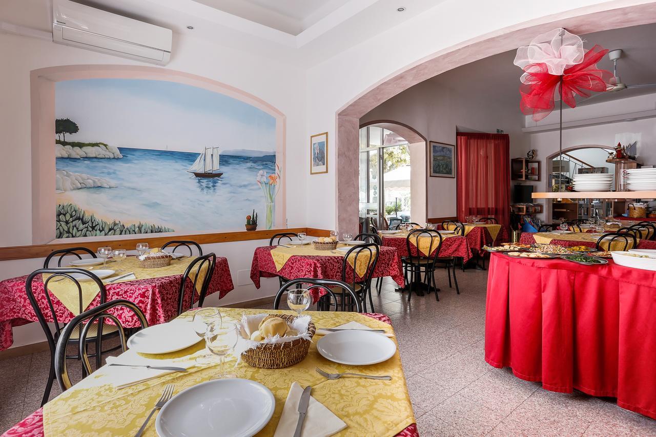 Hotel Susanna Римини Экстерьер фото