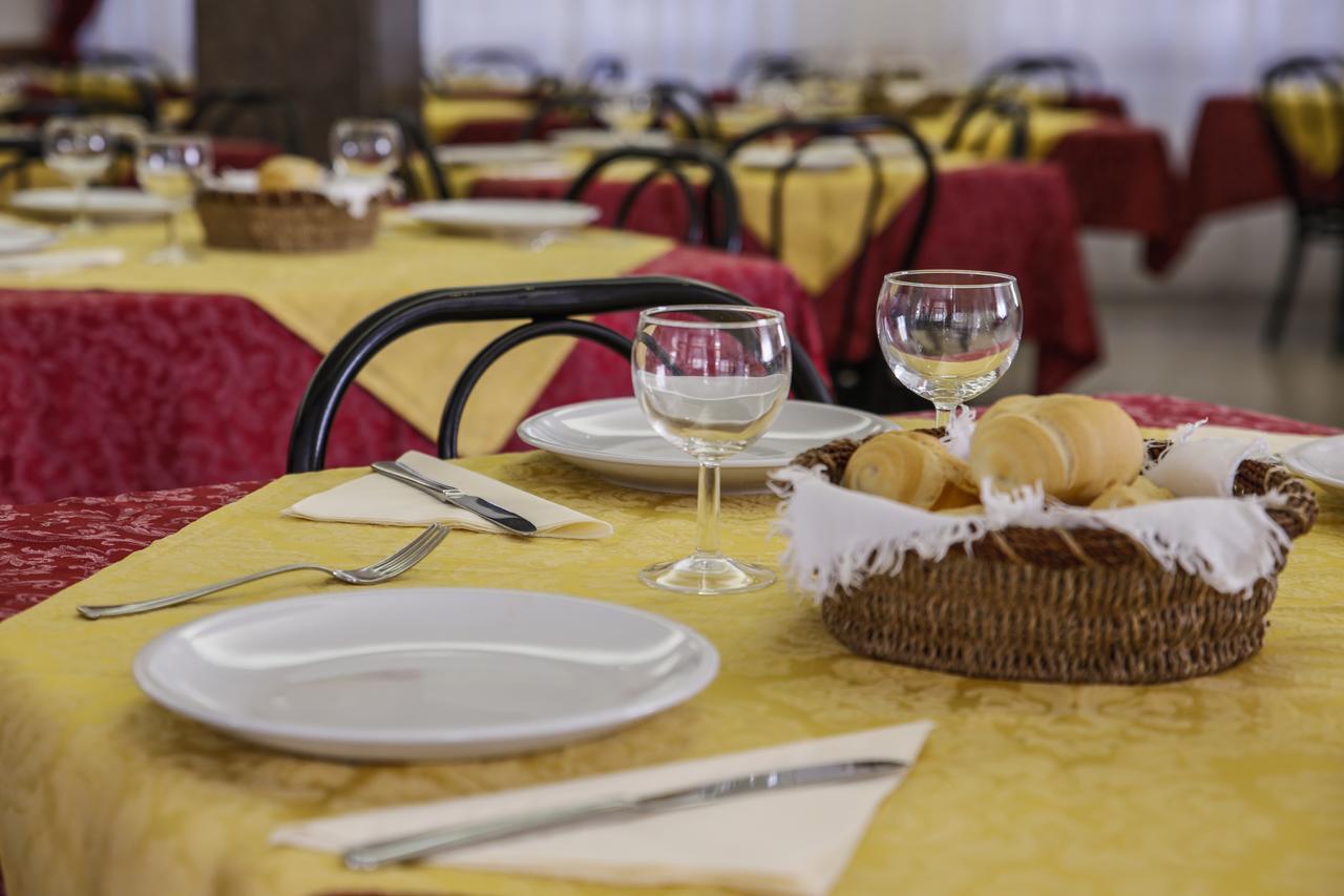 Hotel Susanna Римини Экстерьер фото